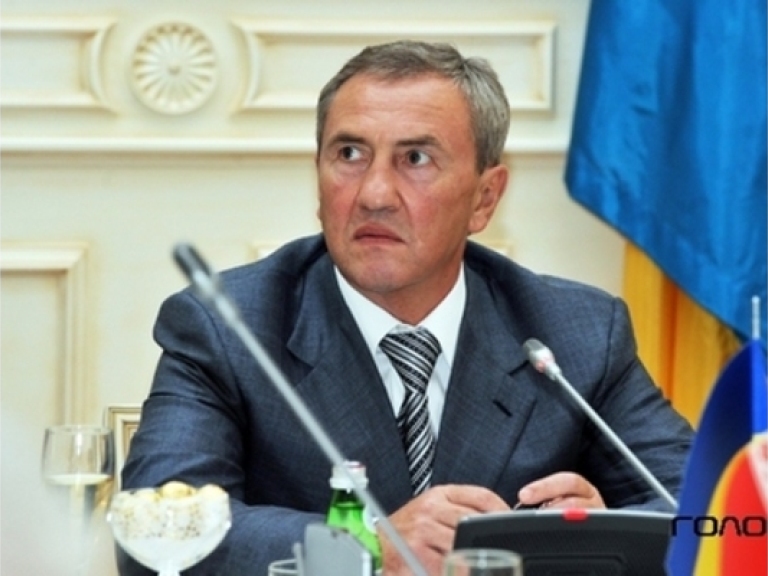 Азаров доручив Попову знайти мера Черновецького