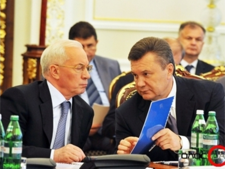 Янукович доручив Азарову за півроку погасити заборгованість паливно-енергетичних підприємств