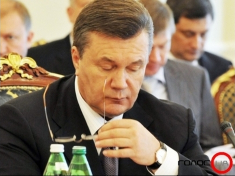 Янукович звільнив чотирьох заступників міністрів та одного заступника департаменту