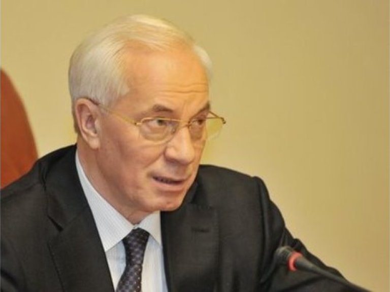 Азаров наказав працювати на упередження паводків на заході Україні