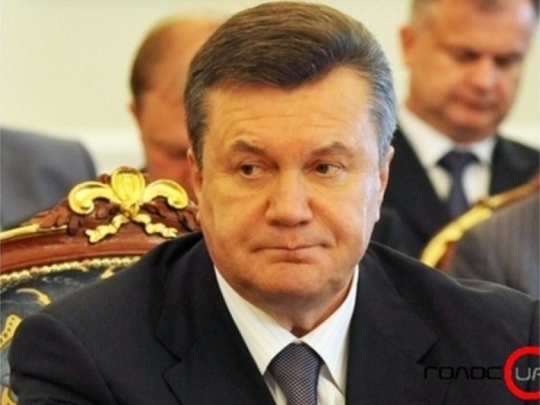 Янукович уволил двух заместителей министров