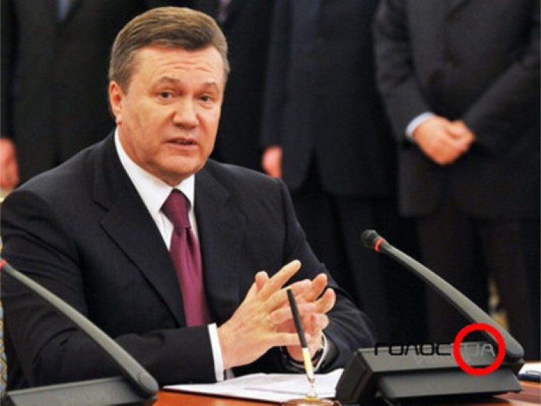 Янукович поручил Кабмину проконтролировать цены на бензин и поставки муки в регионы