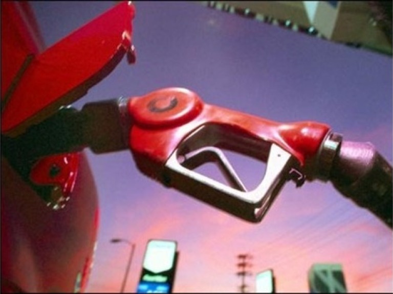 Бензин в Украине дорожает быстрее, чем во всем мире — первый замглавы Антимонопольного комитета