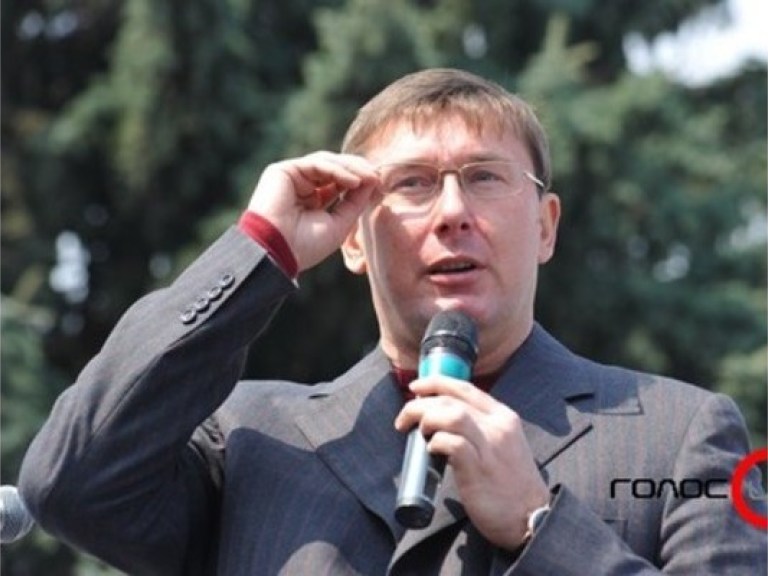 Суд оставил Луценко в тюрьме до 26 мая