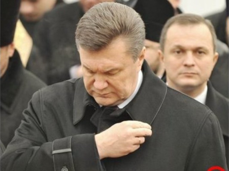 Янукович принял участие в Пасхальном богослужении в Киево-Печерской лавре