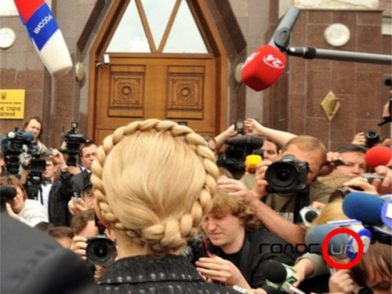 Тимошенко на 20 минут опаздывает в Генпрокуратуру