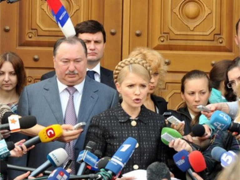 Тимошенко будет просить ГПУ допустить к ее защите депутата Власенко
