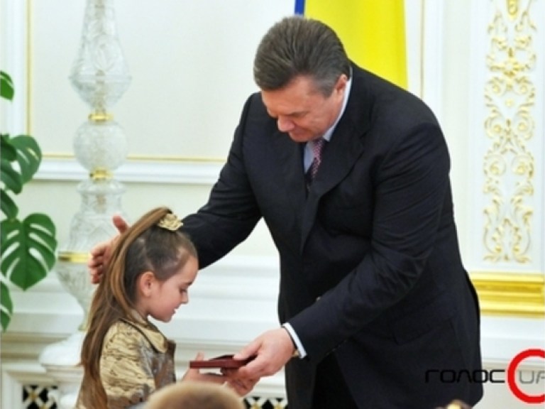 Янукович: помощь при рождении детей будет увеличиваться и дальше