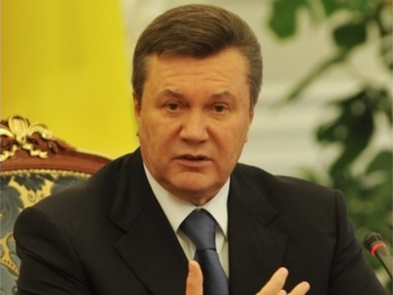 Янукович призвал вспомнить жертв политических репрессий