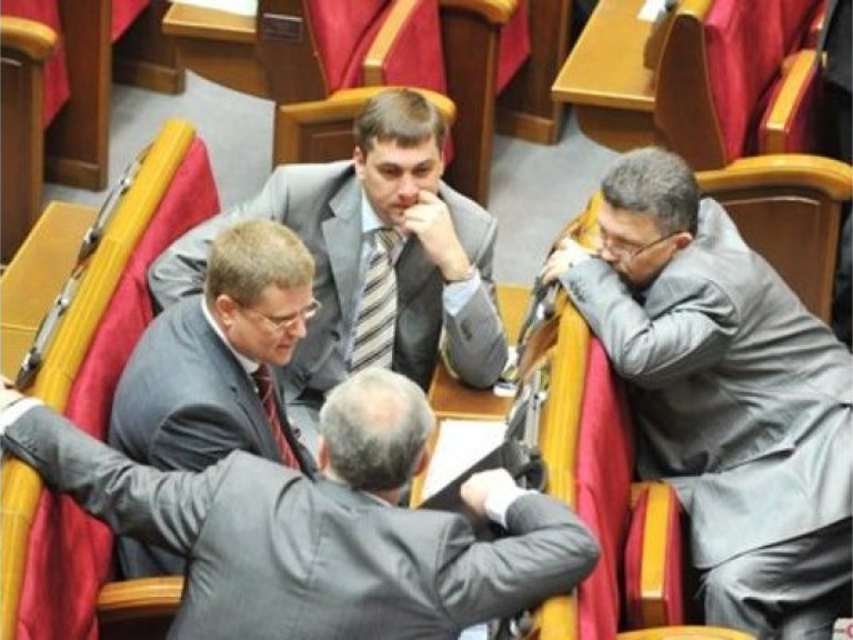 Парламент озаботился проблемами правительства