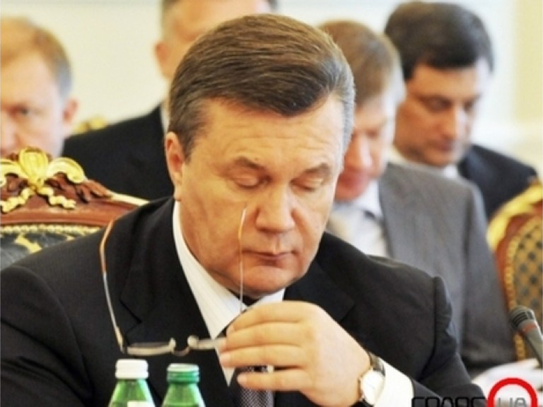 Янукович уволил трех послов, назначенных Ющенко