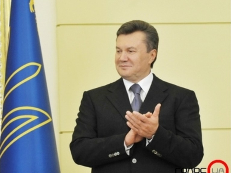 Янукович наградил журналистов орденами и медалями