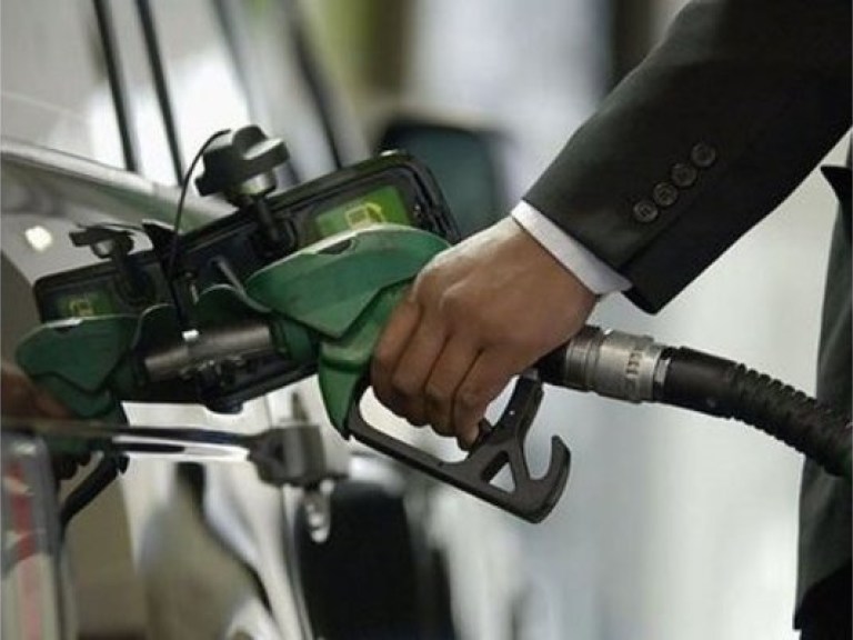 В сентябре цены на бензин могут снизиться &#8212; эксперт