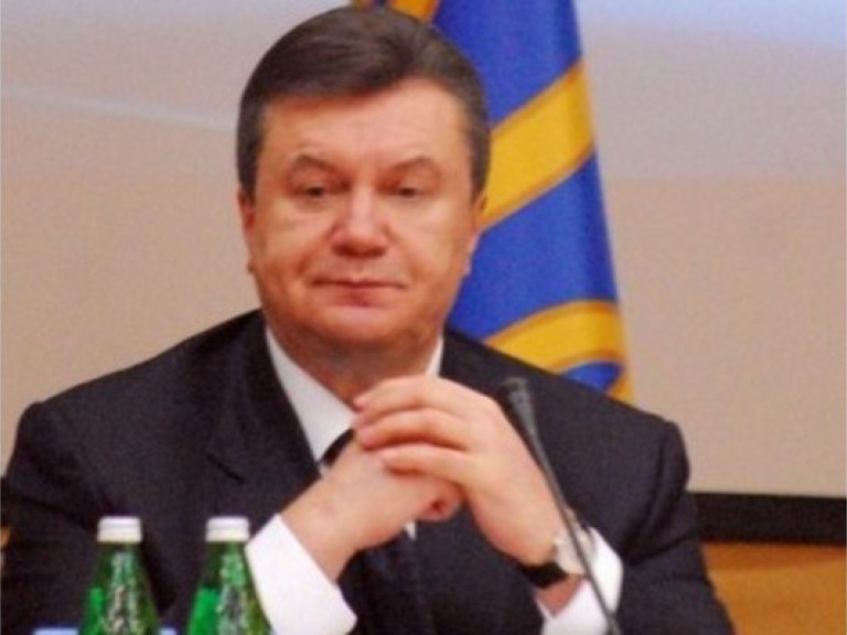 Янукович надеется на либерализацию визового режима с ЕС до Евро-2012