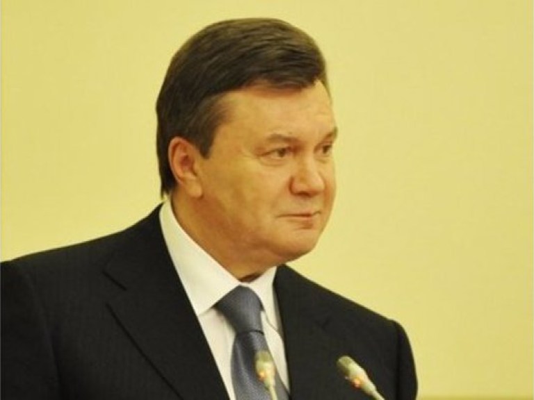 Янукович пожелал молодежи вдохновения и упорства
