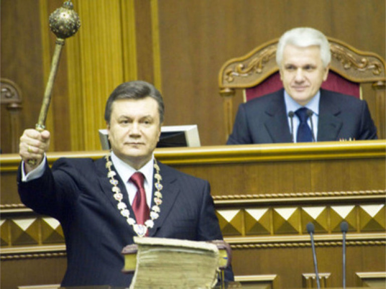 Сегодня — День Конституции Украины