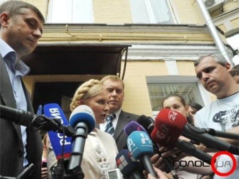Адвокат Тимошенко просит огласить перерыв до понедельника в связи с состоянием здоровья