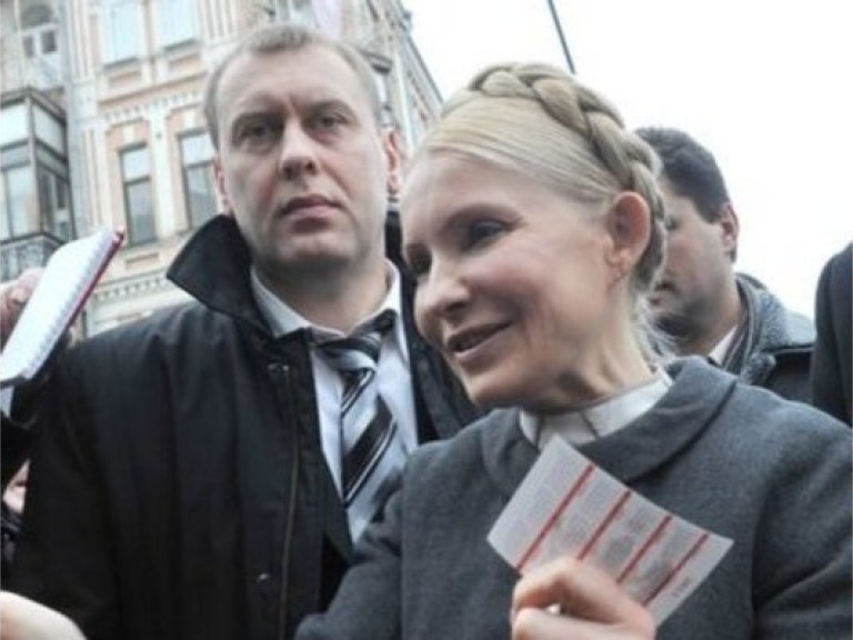 Суд по Тимошенко огласил перерыв до 12:00, чтобы проверить состояние здоровья Титаренко