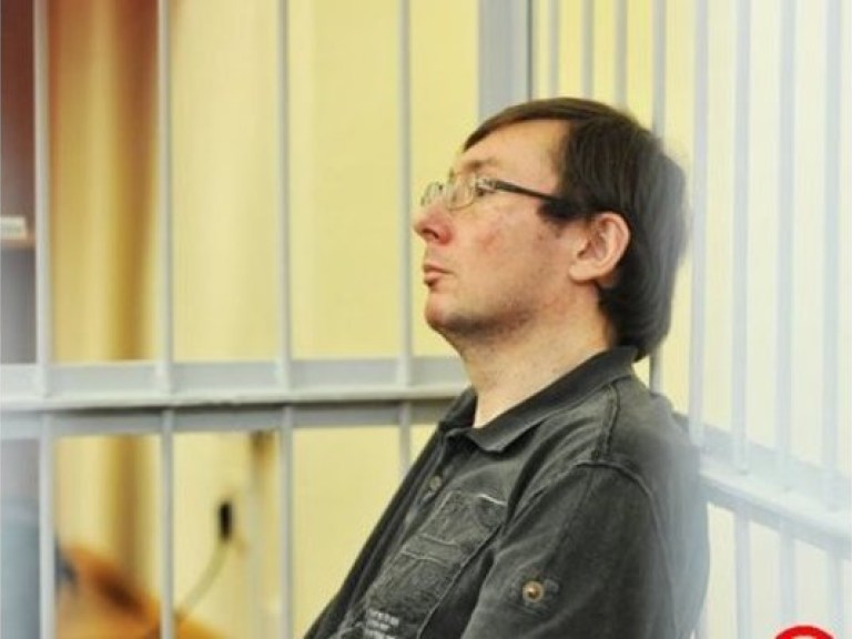 Журналистов снова не пускают на суд по Луценко