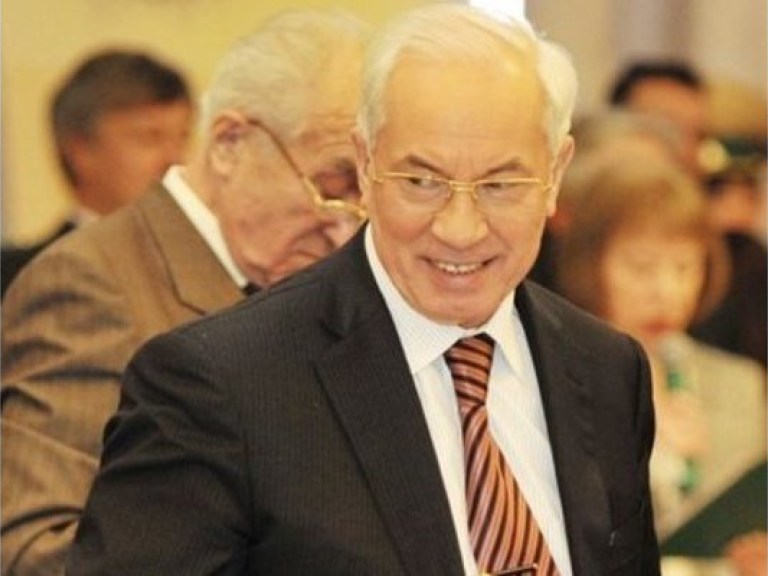 Азаров вернулся из отпуска