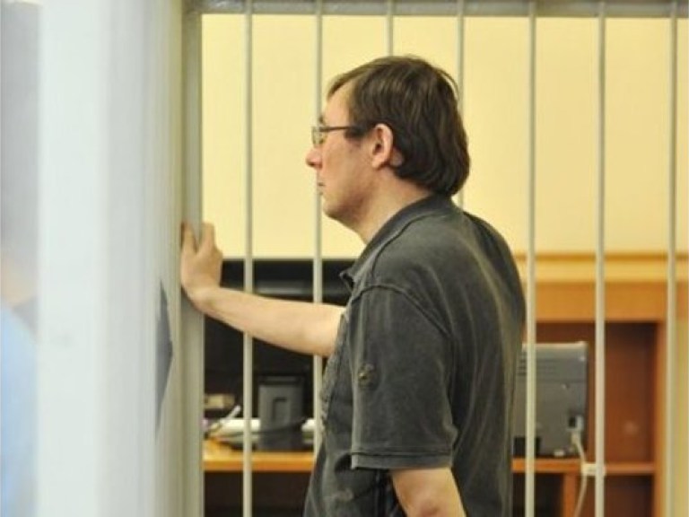 Суд оглашает обвинительный приговор Луценко — его адвокат отсутствует