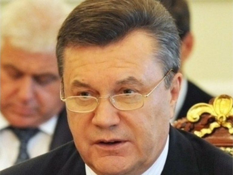 Янукович поручил Кабмину помочь пострадавшим от взрыва на шахте Луганщины