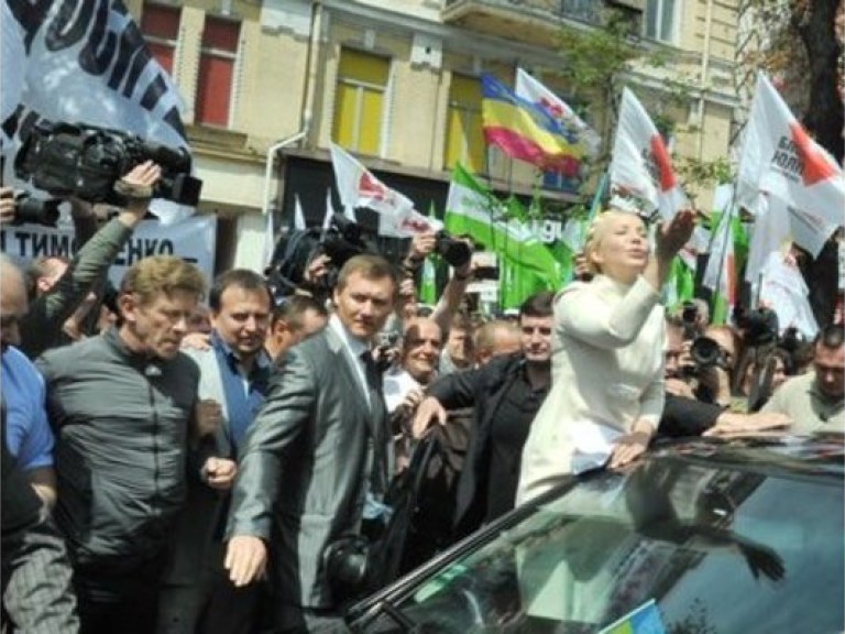 Обвинение просит приобщить к делу Тимошенко решение российского суда по Олейнику