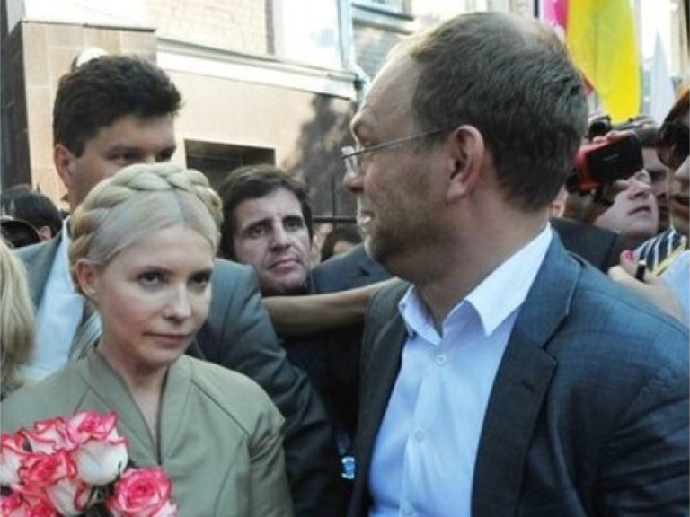 Тимошенко просит в защитники Сергея Власенко