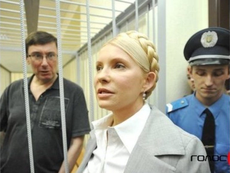 Тимошенко и Луценко развели по разным зданиям Печерского суда