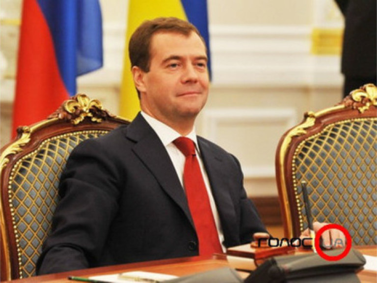 Медведев настойчиво просит Януковича не политизировать газовый вопрос