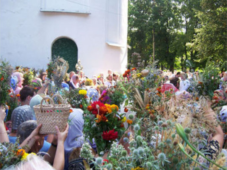 Сегодня православные освящают мед и «маковейчики»