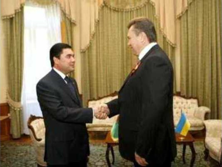 Янукович с туркменским коллегой договорились развивать отношения и строить дружбу