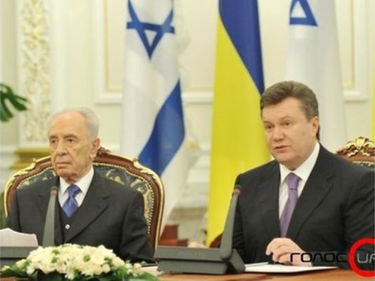 Янукович пообещал Президенту Израиля приехать в гости до конца 2011 года