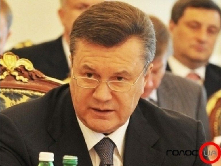 Янукович поручил Азарову и Могилеву подготовить отчеты о правах детей