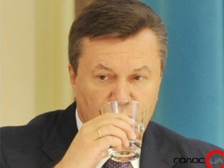 Янукович озаботился судьбой задержанных в Ливии украинцев