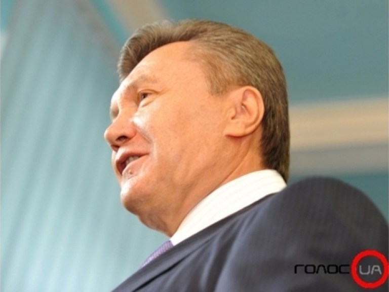 Янукович уже летит в Москву