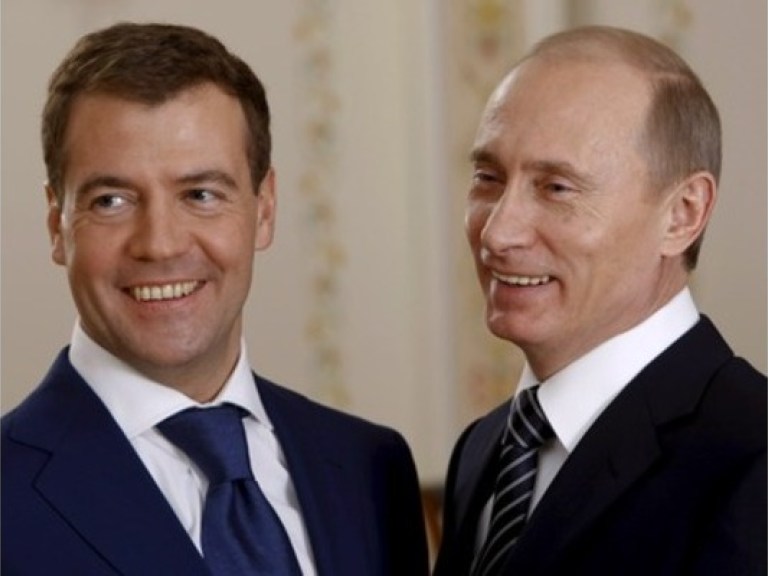 Медведев уйдет в правительство, а Путин — в президенты?