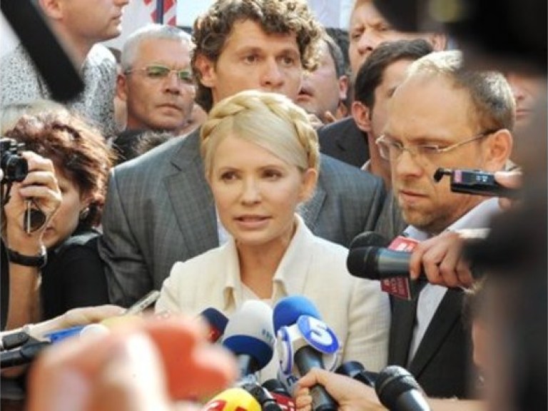 Власенко считает, что Тимошенко достаточно будет политической ответственности