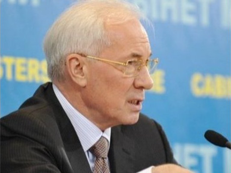 Азаров блефует перед МВФ – политолог