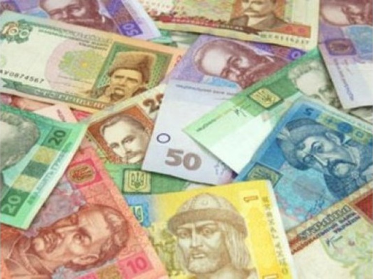 Сегодня минимальная зарплата в Украине повысится до 985 гривен