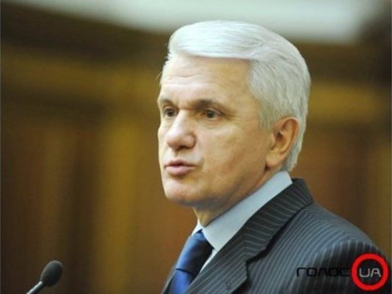 Литвин заявил, что не позволит Кабмину «вытирать ноги о парламент»