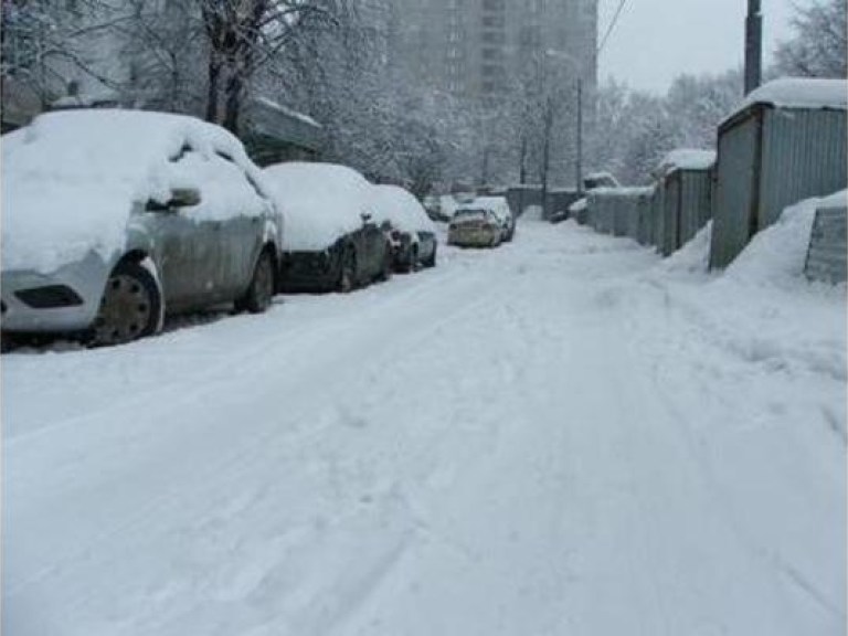 Москву закружила снежная метель