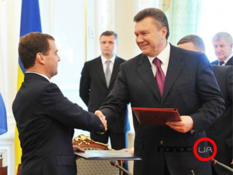 Янукович уже едет в Донецк, где встретится с Медведевым
