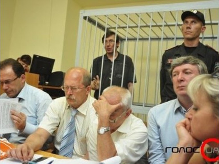 Суд приступил к допросу двадцатого свидетеля по делу Луценко