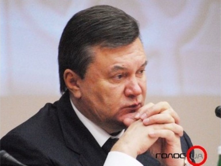 Янукович перед отъездом на Кубу успел подписать закон о правах иностранцев
