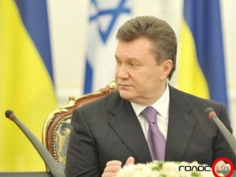 Янукович не хочет сближаться с Россией, чтобы не ограничивать свою власть &#8212; американские СМИ