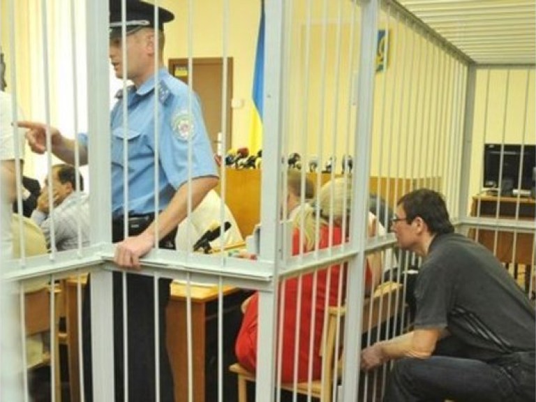 Свидетель считает законным зачисление водителю Луценко гражданского стажа в милицейский