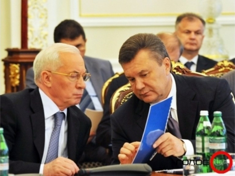 Янукович пришел на заседание Кабмина