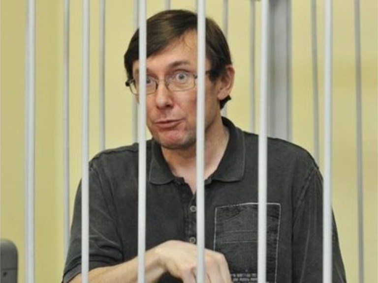 Суд перенес рассмотрение дела Луценко на 3 ноября