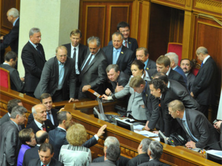 Правительственный оптимизм мало вдохновил народных депутатов